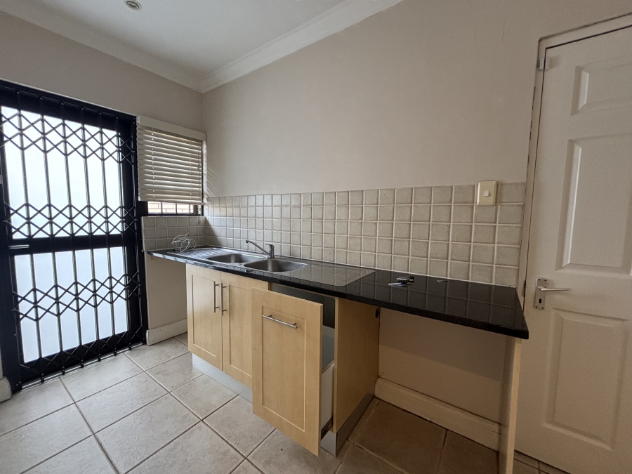 To Let 3 Bedroom Property for Rent in Summerstrand Eastern Cape